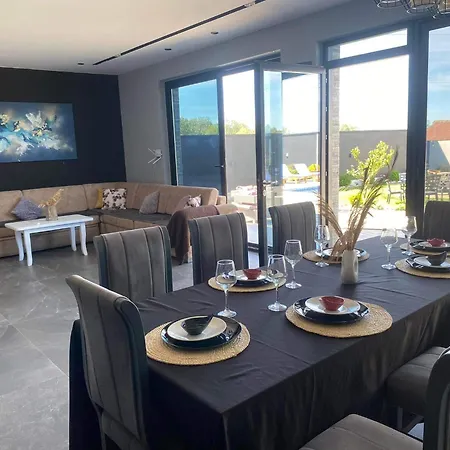 Adrians Villa