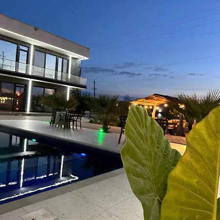 Adrians Villa